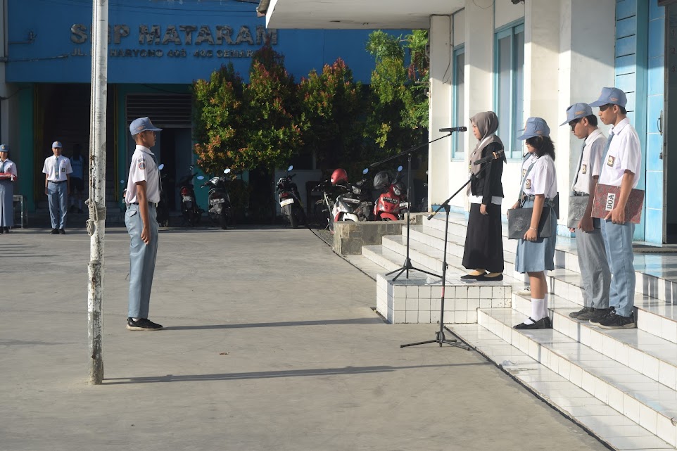 Petugas Upacara Bendera